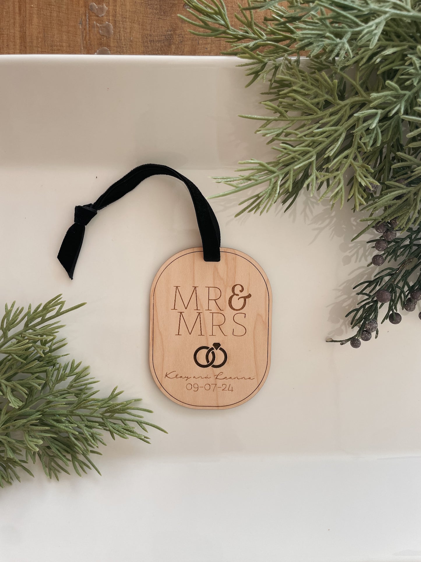 Mr & Mrs Arched Oval | Ornament