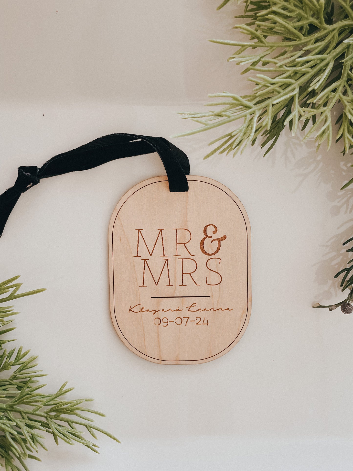 Mr & Mrs Arched Oval | Ornament
