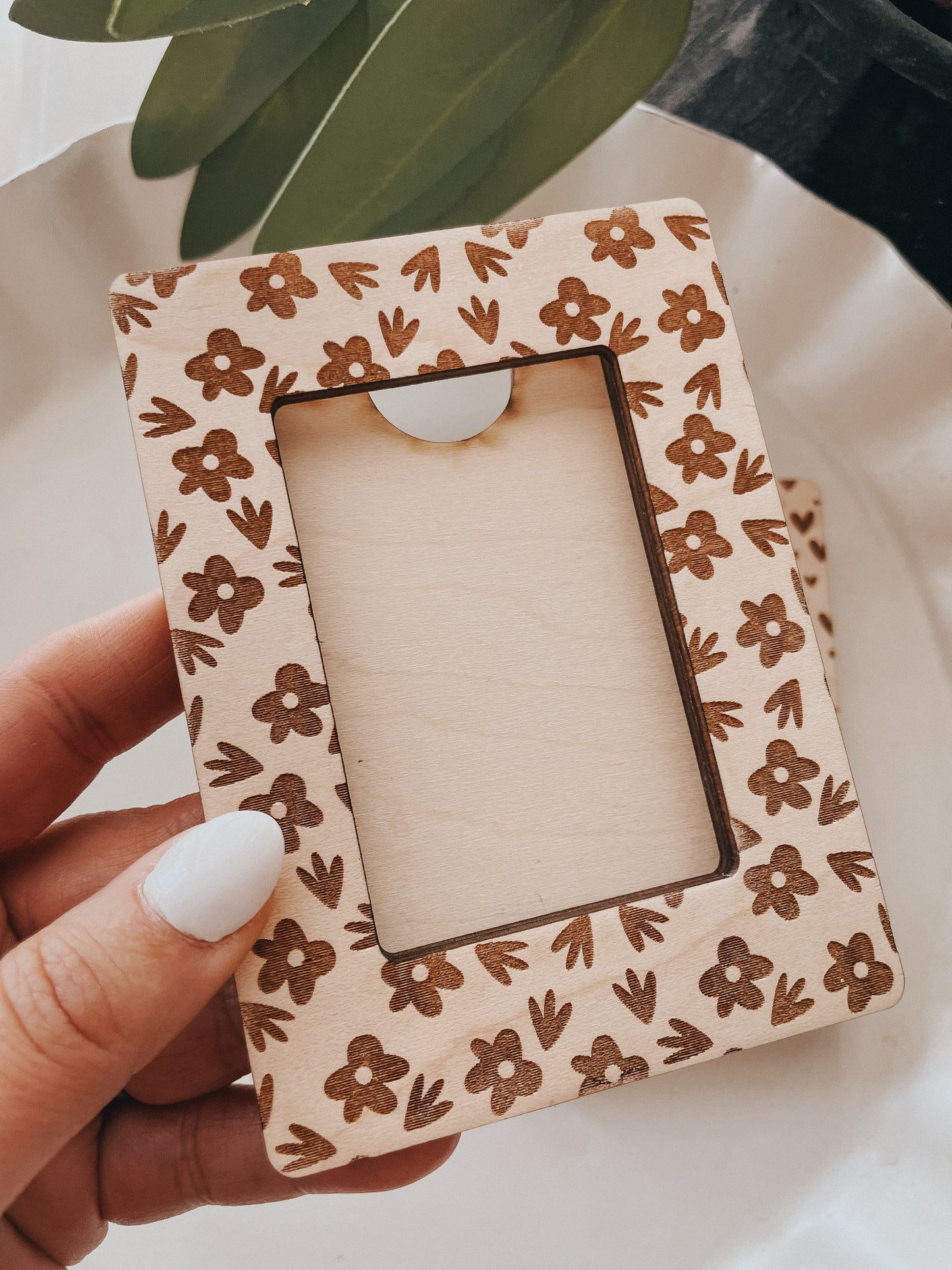 Small Frame | Magnet